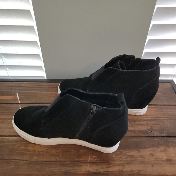 Steve Madden Waverly black suede 7.5 wedge - Picture 3 of 7